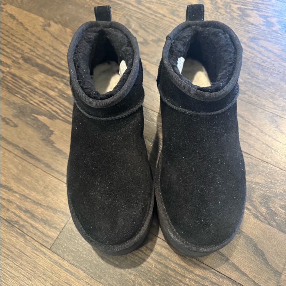Ugg black size 7 ultra mini platform